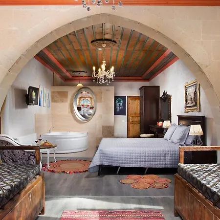 Elpida Cave Hotel *